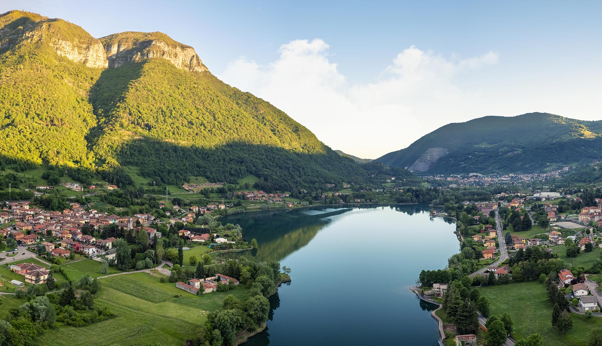 The magic of the lake and the Silk Museum