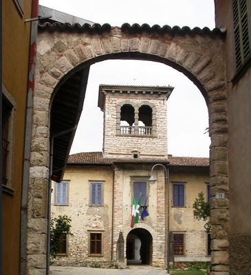 Luzzana, M